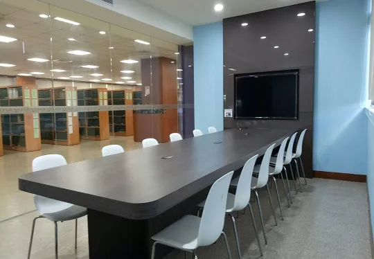 十二人小組討論室