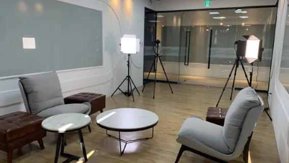 提供專題人物獨立訪談室,營造溫馨訪談空間,提升訪談專業性。